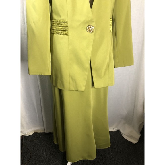 Giovanna Signature Women's Skirt Suit – Size 10, Lime Green with Rhinestone Coll - Picture 4 of 14